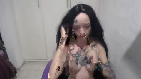 Snapshot of luna_rosita chatting on January 1, 2025, 8:35 am Luna online show from January 1, 2025, 8:35 am