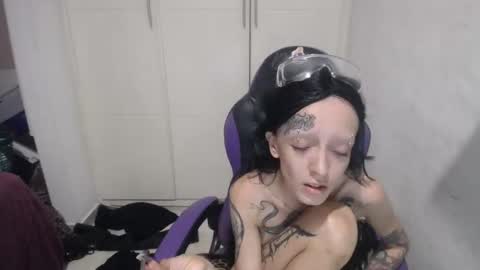 Snapshot of luna_rosita chatting on January 2, 2025, 4:35 pm Luna online show from January 2, 2025, 4:35 pm