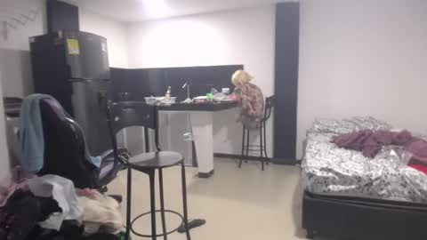 Snapshot of luna_rosita chatting on March 6, 2025, 10:15 pm Luna online show from March 6, 2025, 10:15 pm