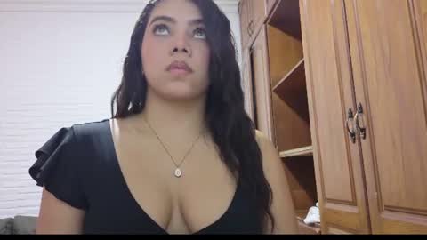 luna_rousse26 online show from July 24, 2026, 1:53 pm