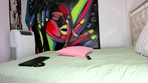 luna_sexxy89099 online show from April 29, 2026, 3:43 am