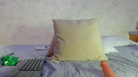Luna online show from April 25, 2026, 7:00 am