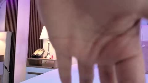 Snapshot of luna_star__18 chatting on October 18, 2025, 12:17 pm A M M Y online show from October 18, 2025, 12:17 pm