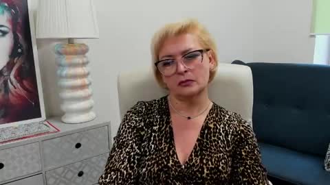 L u n a online show from May 14, 2026, 7:15 am