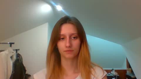 Snapshot of luna_xsensual chatting on January 15, 2025, 3:07 pm L U N A online show from January 15, 2025, 3:07 pm