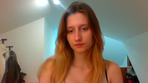Snapshot of luna_xsensual chatting on January 17, 2025, 5:51 pm L U N A online show from January 17, 2025, 5:51 pm
