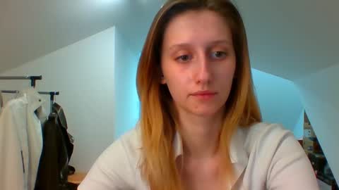L U N A  online show from February 14, 2025, 6:08 pm