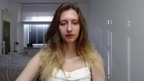 Snapshot of luna_xsensual chatting on September 19, 2025, 5:42 am L U N A online show from September 19, 2025, 5:42 am
