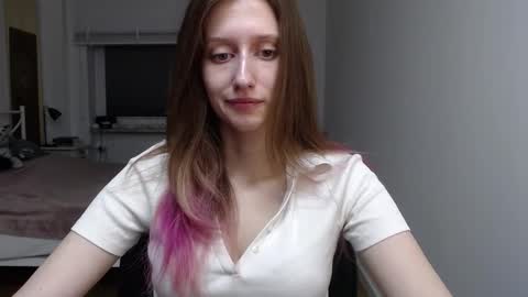 Snapshot of luna_xsensual chatting on December 5, 2025, 6:33 am L U N A online show from December 5, 2025, 6:33 am
