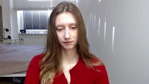 Snapshot of luna_xsensual chatting on April 2, 2026, 5:27 am L U N A online show from April 2, 2026, 5:27 am