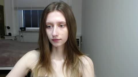 Snapshot of luna_xsensual chatting on April 3, 2026, 5:27 am L U N A online show from April 3, 2026, 5:27 am