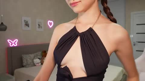 Snapshot of luna_yung chatting on July 12, 2026, 5:04 pm Sweet Luna online show from July 12, 2026, 5:04 pm