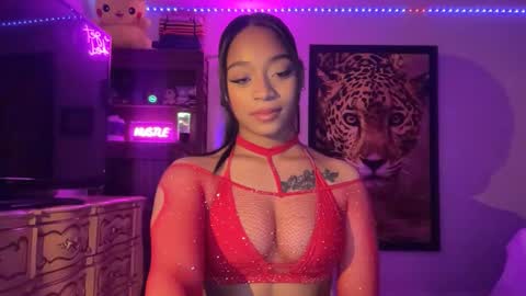 lunaa_11 online show from May 1, 2026, 5:12 am