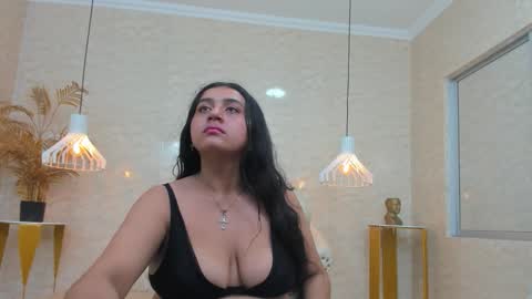 Luna Abril  online show from March 8, 2026, 3:54 am