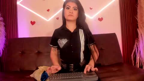 Luna  online show from April 29, 2026, 9:43 pm