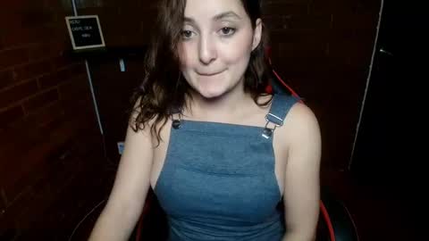 Snapshot of lunaa_m_ chatting on February 18, 2025, 12:26 am lunaa_m_ online show from February 18, 2025, 12:26 am