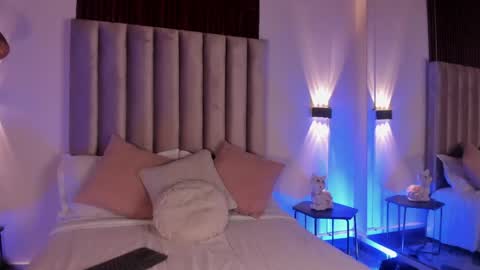 Snapshot of lunaa_moonn chatting on May 14, 2026, 8:15 pm lunaa_moonn online show from May 14, 2026, 8:15 pm