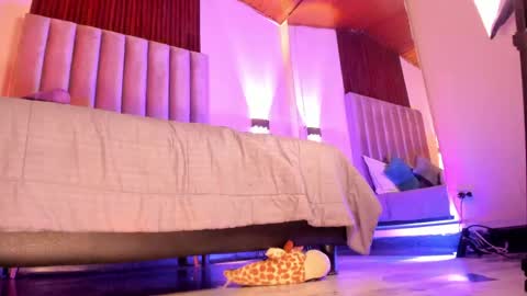 Snapshot of lunaa_moonn chatting on May 22, 2026, 8:36 pm lunaa_moonn online show from May 22, 2026, 8:36 pm