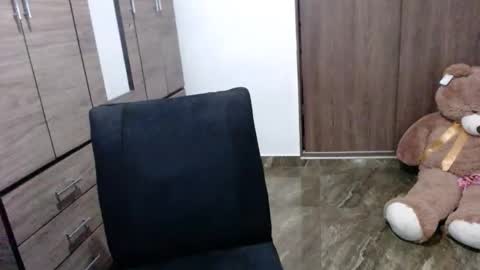 lunaa_sub online show from December 19, 2025, 7:21 pm