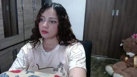 Snapshot of lunaa_sub chatting on May 17, 2026, 12:19 am lunaa_sub online show from May 17, 2026, 12:19 am
