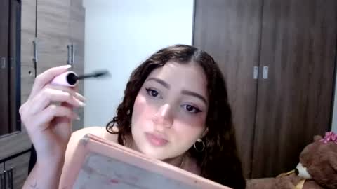 lunaa_sub online show from August 3, 2026, 6:22 pm