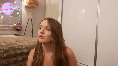 Snapshot of lunaaaura chatting on June 4, 2026, 2:01 pm Sophia online show from June 4, 2026, 2:01 pm