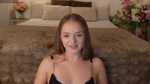 Snapshot of lunaaaura chatting on August 1, 2026, 12:54 am Sophia online show from August 1, 2026, 12:54 am