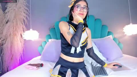 Luna  online show from September 23, 2025, 5:27 pm