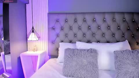 Luna  online show from January 10, 2026, 5:26 pm