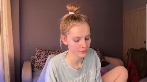 Snapshot of lunacyy chatting on September 18, 2025, 5:31 am Britney online show from September 18, 2025, 5:31 am