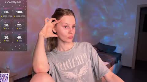 Snapshot of lunacyy chatting on September 18, 2025, 6:43 pm Britney online show from September 18, 2025, 6:43 pm