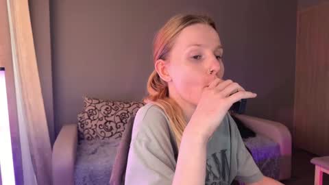 Snapshot of lunacyy chatting on September 27, 2025, 5:45 am Britney online show from September 27, 2025, 5:45 am