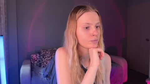 Snapshot of lunacyy chatting on October 1, 2025, 2:34 pm Britney online show from October 1, 2025, 2:34 pm