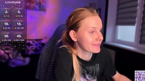 Snapshot of lunacyy chatting on November 6, 2025, 3:02 pm Britney online show from November 6, 2025, 3:02 pm