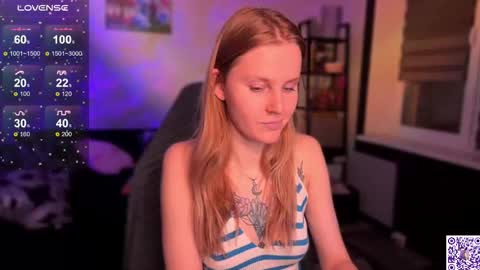 Snapshot of lunacyy chatting on November 23, 2025, 5:35 pm Britney online show from November 23, 2025, 5:35 pm