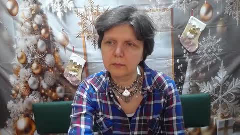 Snapshot of lunadobra chatting on December 17, 2025, 12:00 pm LunaDobra online show from December 17, 2025, 12:00 pm