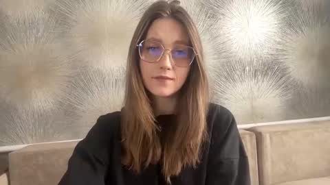 lunafeather online show from March 4, 2026, 4:51 am