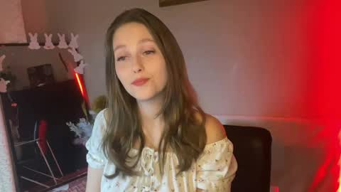 Snapshot of lunafeather chatting on April 6, 2026, 5:58 pm lunafeather online show from April 6, 2026, 5:58 pm