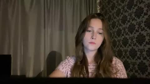 Snapshot of lunafeather chatting on June 15, 2026, 6:32 pm lunafeather online show from June 15, 2026, 6:32 pm