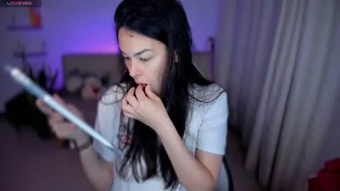 Luna online show from July 7, 2026, 3:53 am