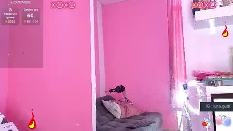 Snapshot of lunagudis chatting on June 18, 2026, 3:27 pm lunagudis online show from June 18, 2026, 3:27 pm