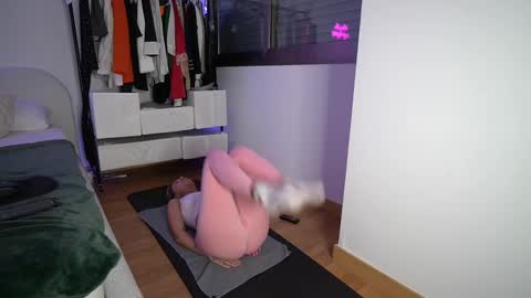 Snapshot of lunaink_ chatting on February 27, 2025, 4:09 am Laura online show from February 27, 2025, 4:09 am