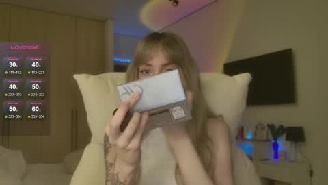 Luna online show from May 8, 2026, 1:33 am