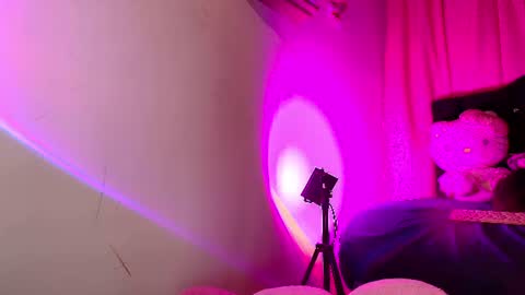Snapshot of lunaira_deep chatting on August 1, 2026, 12:32 am Scarleet online show from August 1, 2026, 12:32 am