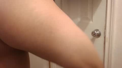 lunaisgod online show from January 4, 2025, 7:45 am