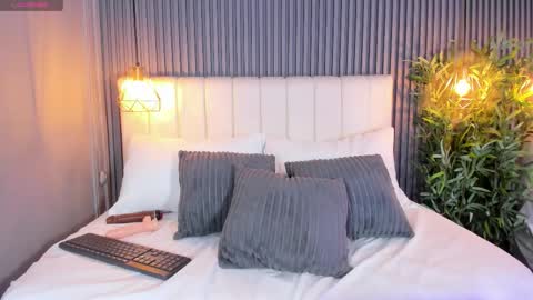 Luna  online show from February 7, 2026, 10:08 am