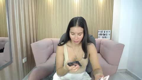 lunamillers_ online show from April 25, 2026, 3:53 am