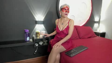 lunamisteriosa_ online show from April 24, 2026, 10:07 am