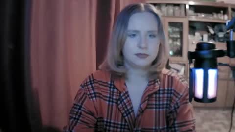 lunamystique_ online show from May 4, 2026, 6:04 pm