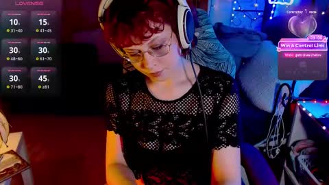 Snapshot of lunaoddity chatting on February 9, 2025, 8:56 pm Luna online show from February 9, 2025, 8:56 pm